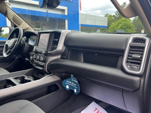 2020 RAM 1500 Big Horn Crew Cab 4x4 5'7" Box