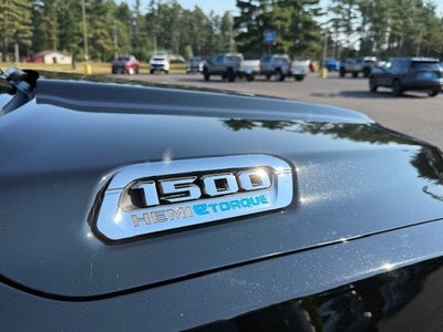 2022 RAM 1500 Big Horn Crew Cab 4x4 5'7" Box