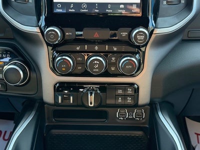 2022 RAM 1500 Big Horn Crew Cab 4x4 5'7" Box