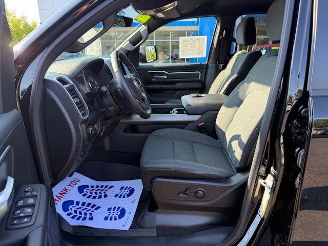 2022 RAM 1500 Big Horn Crew Cab 4x4 5'7" Box