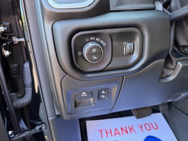 2022 RAM 1500 Big Horn Crew Cab 4x4 5'7" Box