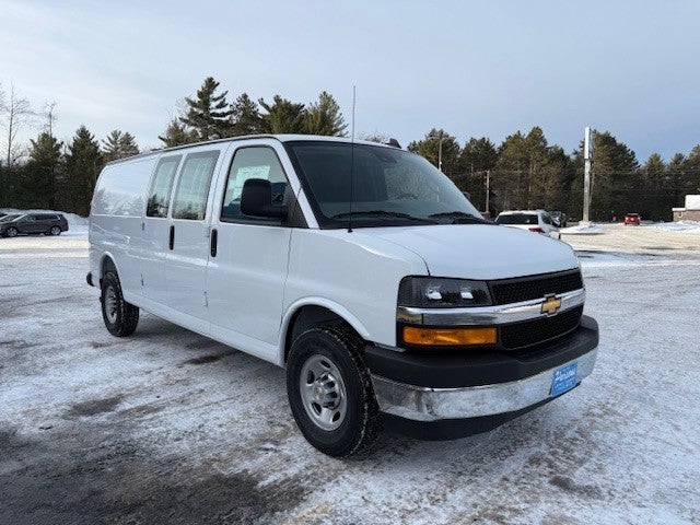 2025 Chevrolet Express Cargo 3500 WT