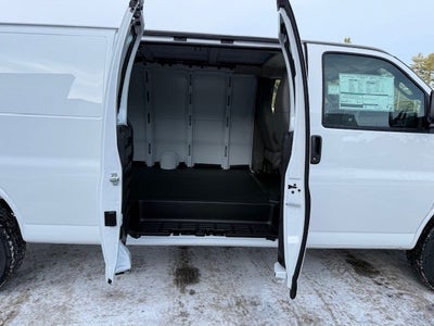 2025 Chevrolet Express Cargo 3500 WT