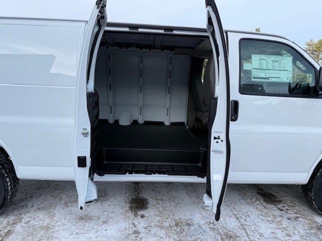 2025 Chevrolet Express Cargo 3500 WT
