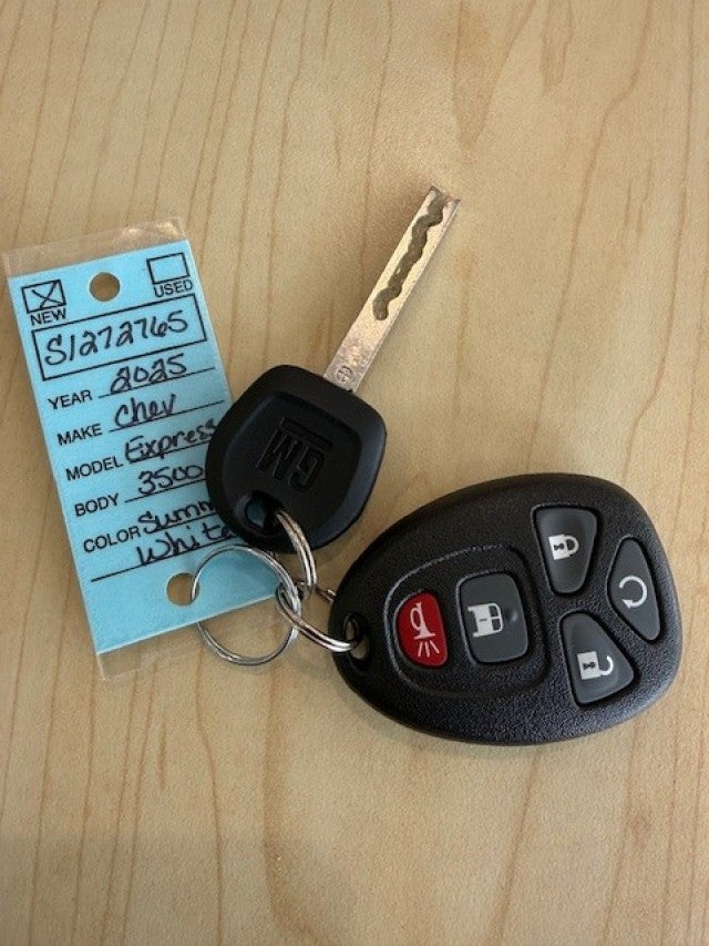 2025 Chevrolet Express Cargo 3500 WT