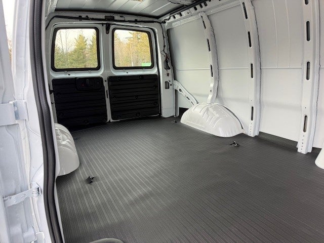 2025 Chevrolet Express Cargo 3500 WT