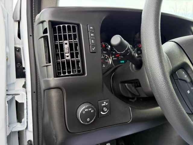 2025 Chevrolet Express Cargo 3500 WT