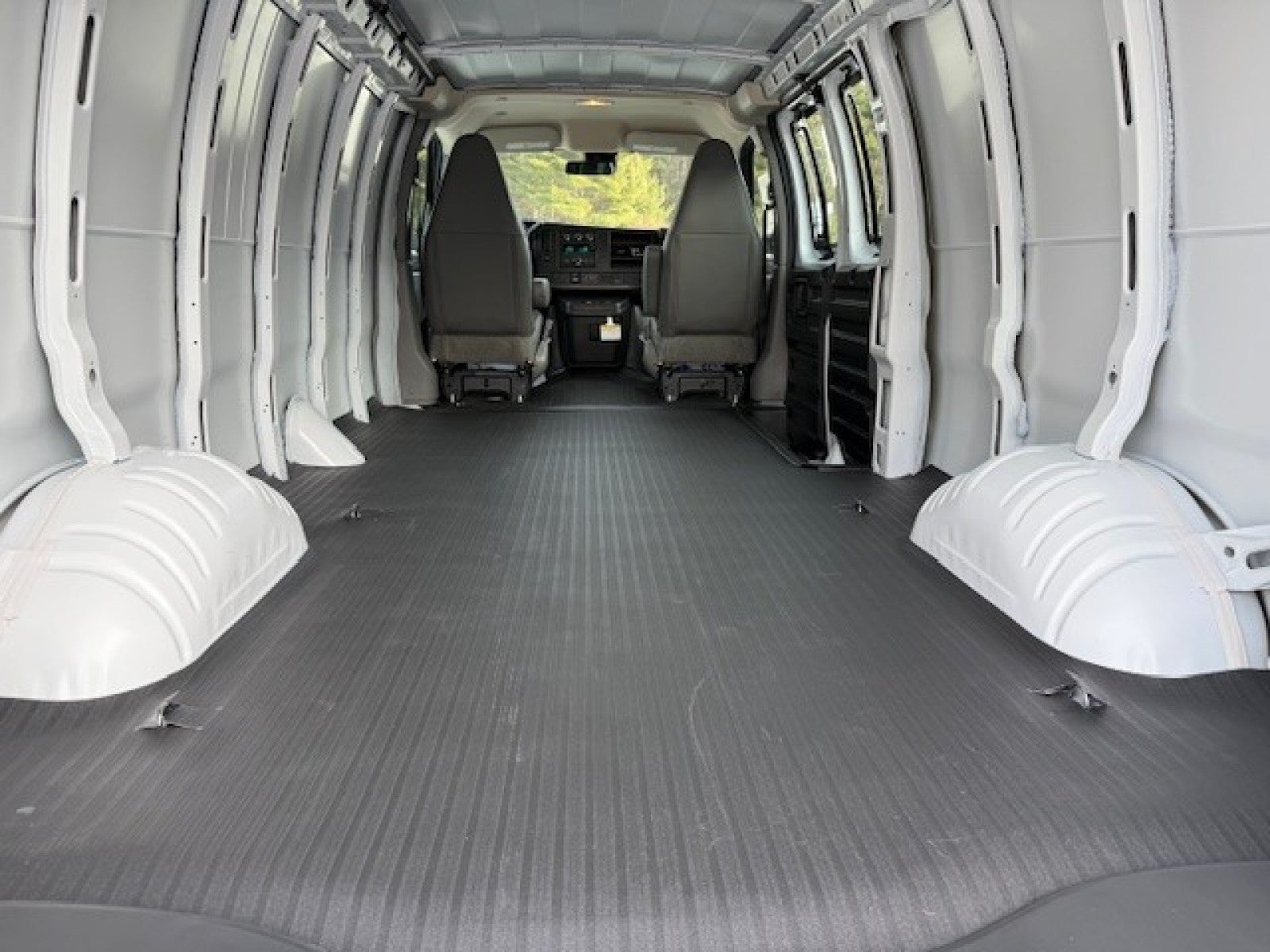 2025 Chevrolet Express Cargo 3500 WT